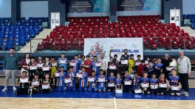 DÜZCE(İHA) – Düzce’de gerçekleştirilen okul sporları küçük erkekler hentbol müsabakalarına