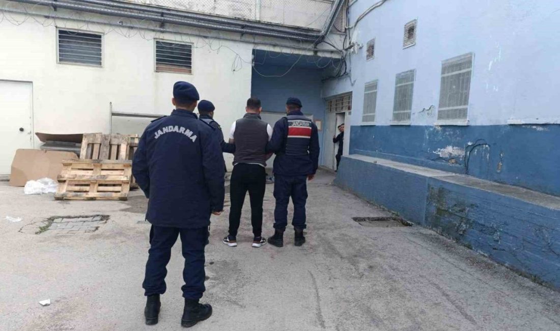 ’Hırsızlık’ suçundan 17 yıl hapis cezasıyla aranan şahıs yakalandı Kastamonu’da ’hırsızlık’ suçundan 17 yıl 4 ay hapis cezasıyla araması