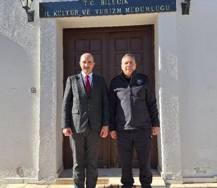 İki müdür bir araya gelerek kentin kültürel sorunlarını ele aldılar Bilecik İl Emniyet Müdürü Hakan Yılmaz, Bilecik İl Kültür ve