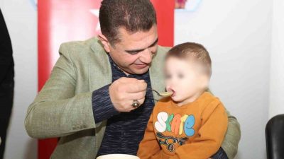 Düzce(İHA) – Ramazan ayının ilk iftarını çocuklar Vali Aslan ve