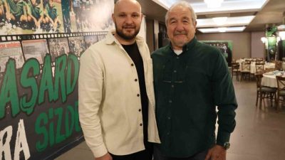 Kocaelispor ile 1979-80 sezonunda şampiyonluk yaşayarak takımı Süper Lig’e taşıyan