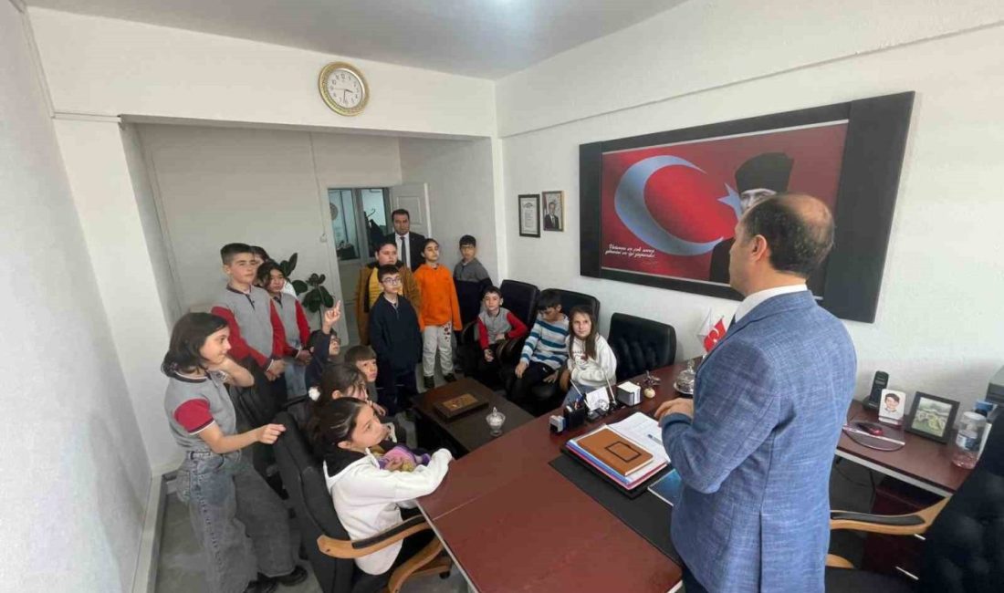 İlkokul öğrencileri Aile ve Sosyal Hizmetleri İl Müdürlüğünü ziyaret etti Bilecik’in Eğitimde Nitelik ve Vizyon ( BİL-EN) programı kapsamında ilkokul