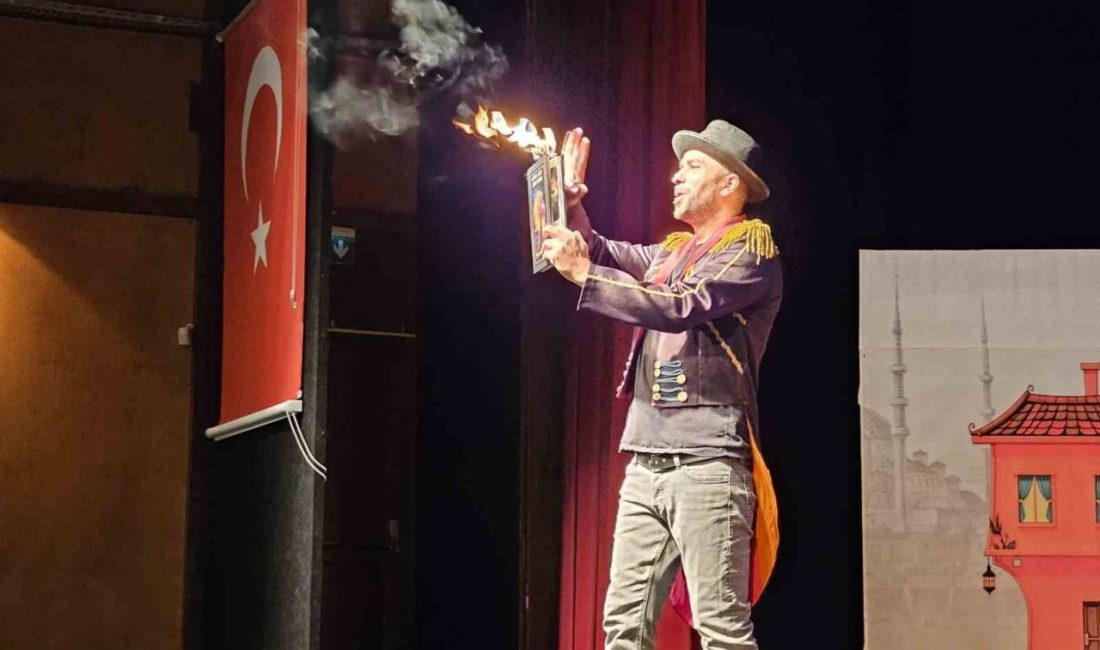 Jonglör ekibi şovları çocukları heyecana boğdu Gölcük’te geleneksel Ramazan ayı etkinliklerinde sahne alan jonglör ekibi, şovlarıyla