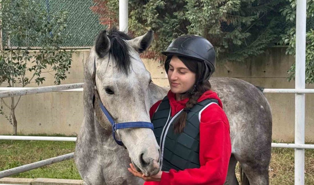 Kocaeli Üniversitesi Atçılık Meslek Yüksekokulu, kadın öğrencilerinin binicilikteki başarısıyla dikkat