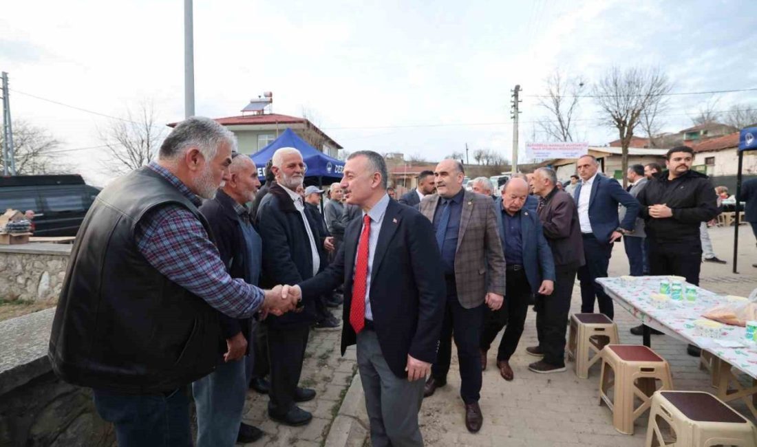Kocaeli Büyükşehir Belediye Başkanı Tahir Büyükakın, Derince Karagöllü’ye doğalgaz geleceğini