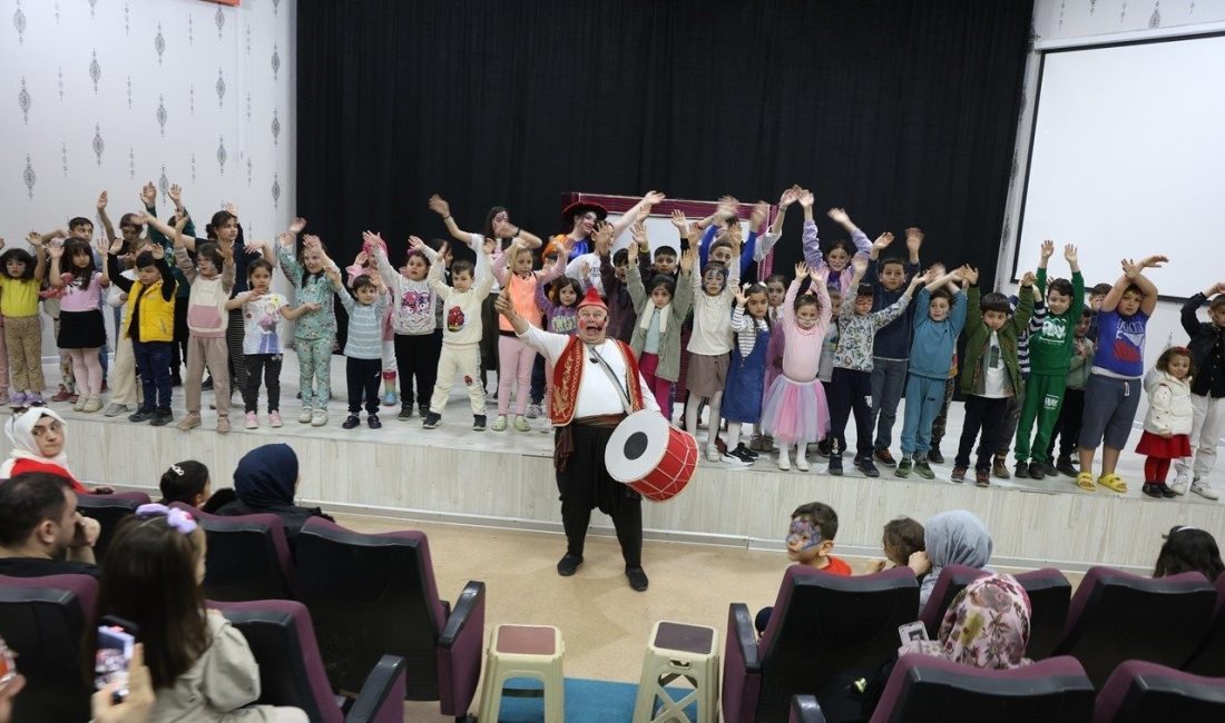Kartepe’de çocuklar Ramazan’da çok mutlu Kartepe’de Ramazan ayının atmosferini yaşatmak amacıyla düzenlenen etkinliklerde minikler, aileleri