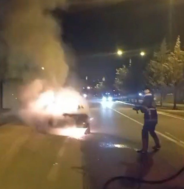 Kastamonu’da Fiat-Tofaş marka otomobil yandı Kastamonu’da Fiat-Tofaş marka otomobilde çıkan yangın itfaiye ekipleri tarafından söndürüldü.