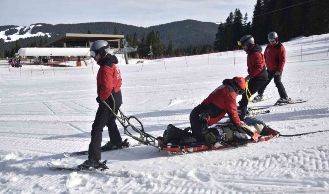 Kastamonu-Çankırı sınırında bulunan Ilgaz Dağı Yurduntepe Kayak Merkezinin zirvesinde kalp