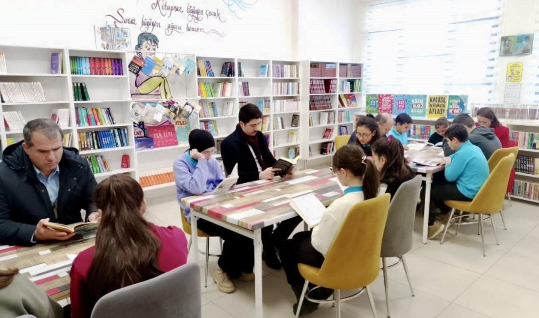 Kaymakam Kahraman öğrencilerle kitap okudu Pazaryeri Kaymakamı Ahmed Tayyib Kahraman öğrencilerle buluşarak anlamlı bir kitap
