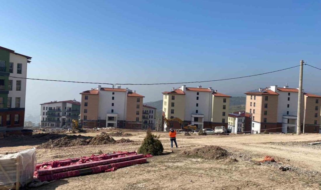 Kepçe operatörü ana doğal gaz hattını patlattı Kocaeli’nin Körfez ilçesinde şantiye alanında temel ve kazı çalışmaları sırasında