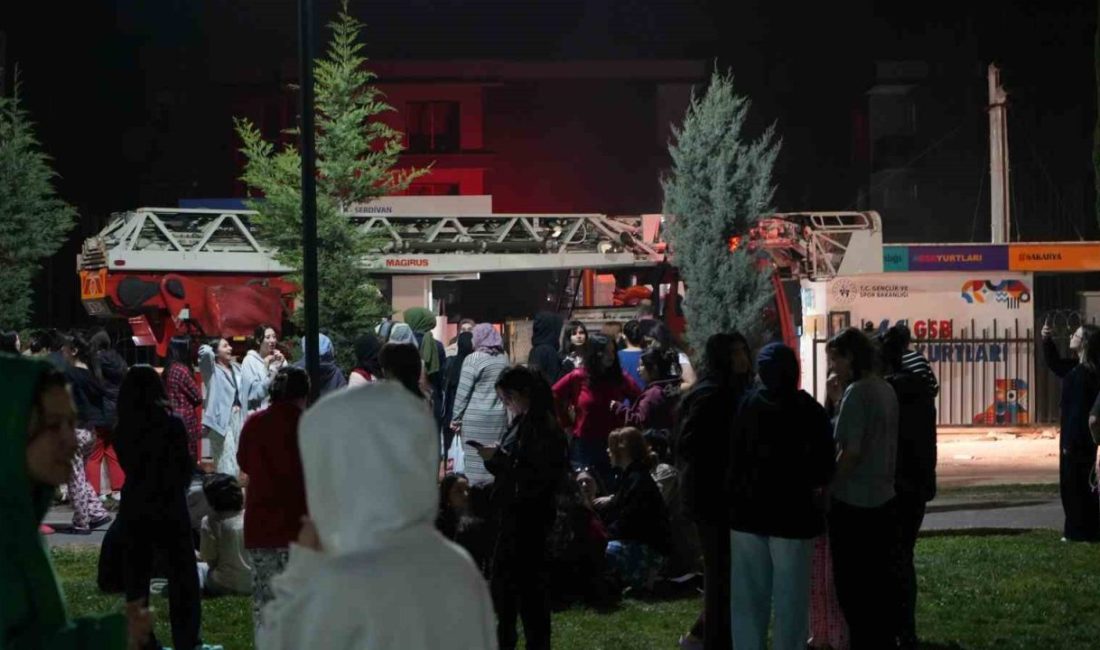 Sakarya’nın Serdivan ilçesinde kız öğrenci yurdunun odasında yangın çıktı. Devreye