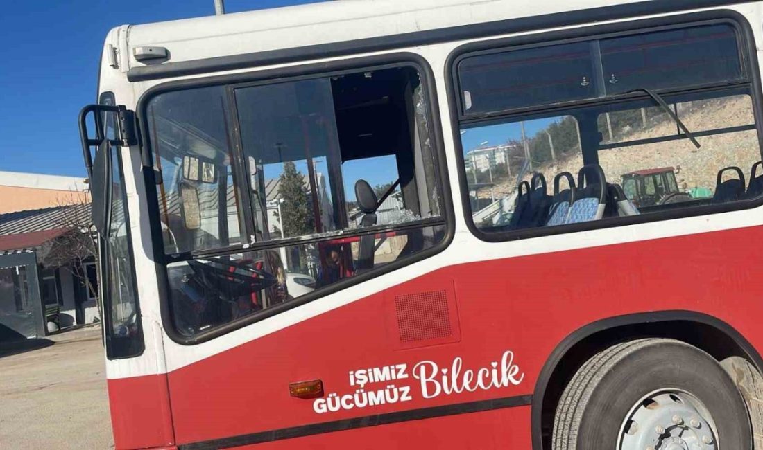 Kontak kapatan minibüsçüler belediyenin otobüsünü taşladı Bilecik’te belediye tarafından geri çekilen minibüs zammına tepki olarak kontak