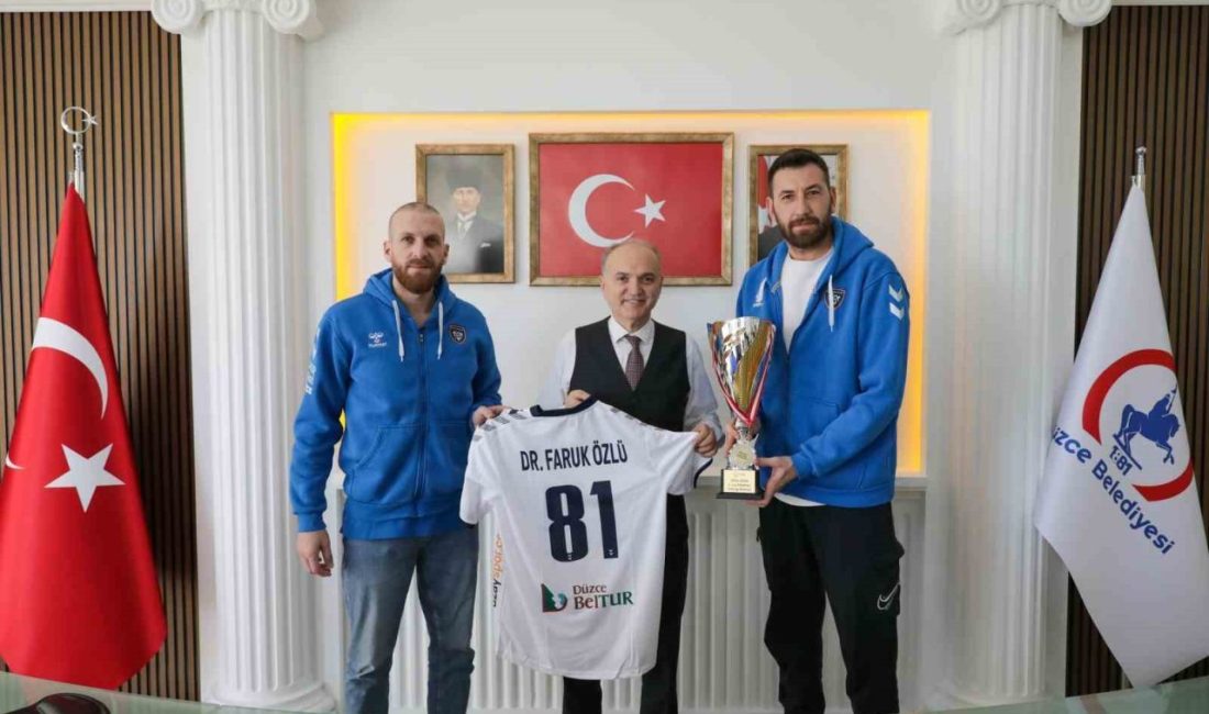 Erkekler Voleybol 1. Ligi’ne yükselen Düzce Belediyesi Spor Akademisi Voleybol