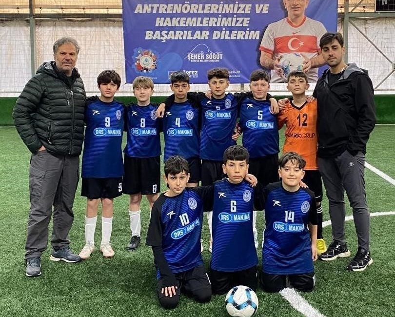 Körfez’de okullar arası futbol turnuvası yapılıyor Körfez’de 9 okul takımının mücadele ettiği “İlköğretim Okulları Arası Küçük