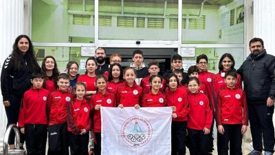 Kırklareli’de yapılan 23 Nisan TBMM Yüzme müsabakalarına 21 sporcu ile
