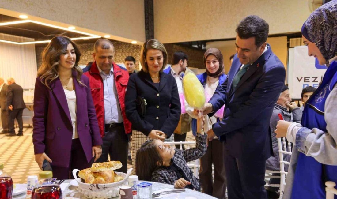 Koruyucu aileler ve çocuklar için anlamlı gün Bilecik Vali Şefik Aygöl ve eşi Nazlı Aygöl, il protokolü