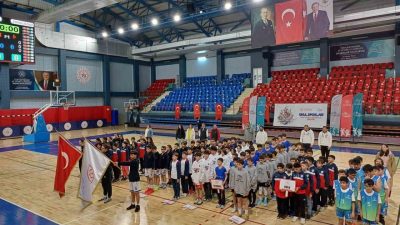 DÜZCE(İHA) – Düzce’nin ev sahipliğinde gerçekleştirilen okul sporları küçükler basketbol