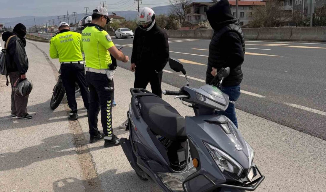 Bölge Trafik Denetleme Şube Müdürlüğü ekipleri, kara yollarında motosiklet sürücüleri