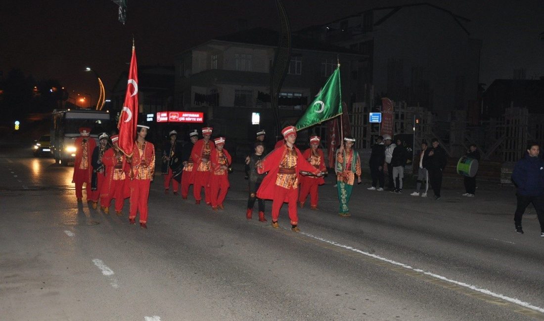 Kartepe Belediyesi Çocuk Mehteran Takımı, İstasyon Mahallesi sakinlerini geleneksel mehter