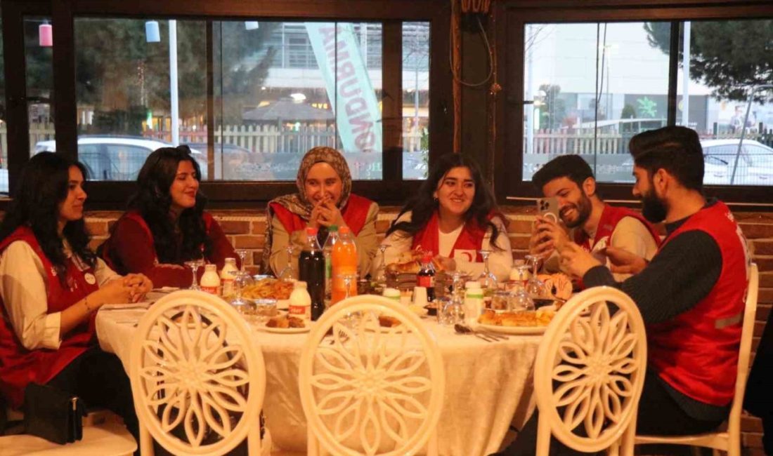 Türk Kızılay’ının kadınları, ülkenin çeşitli şehirlerinden okumak için Sakarya’ya gelen