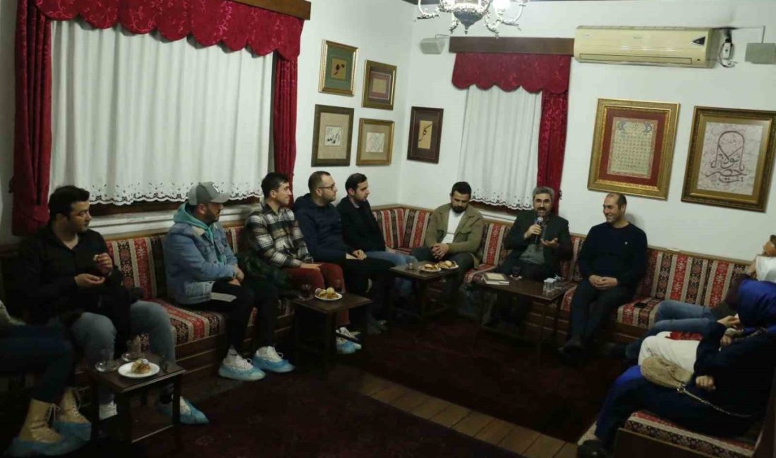 Mevlevi Evi’nde düzenlenen “Aşk Aynasında Hz. Mevlana” konulu söyleşisinde Mevlana’nın