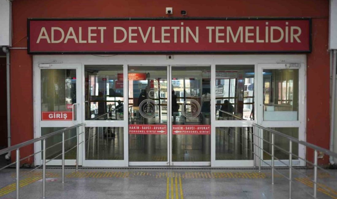 Kocaeli’de şizofren hastası olduğunu iddia ettiği oğlu tarafından 12 yerinden