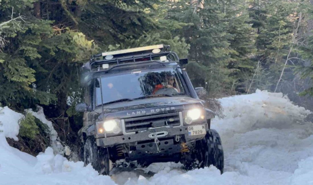 Öğrenciler doğayla buluştu Düzce’de Üniversite öğrencileri off-road araçlarıyla sezonun son karını görmek için