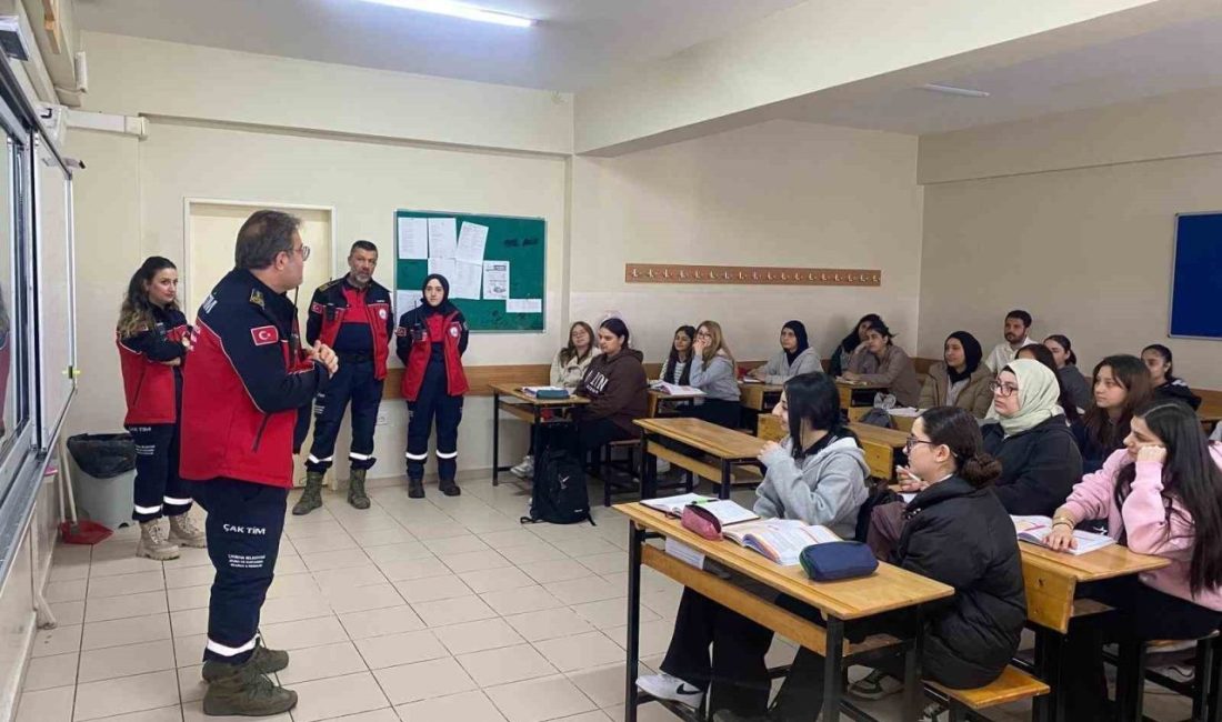 Çayırova’daki tüm liselerde gerçekleştirilen afet farkındalık eğitimleriyle 7 bin 500