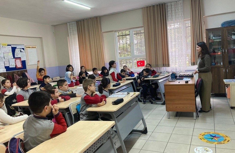Öğrencilere gıda güvenilirliği ve israfı konularında eğitim verildi Bilecik İl Tarım ve Orman Müdürlüğü personelleri tarafından öğrencilerine gıda