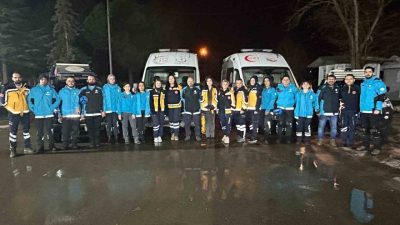 Düzce’de Deprem Haftası etkinlikleri kapsamında bir lisenin pansiyonunda tatbikat yapıldı.