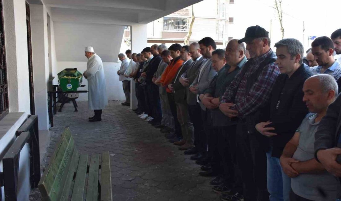 Sakarya’nın Hendek ilçesinde teravih namazını kıldıktan sonra cami önünde fenalaşan