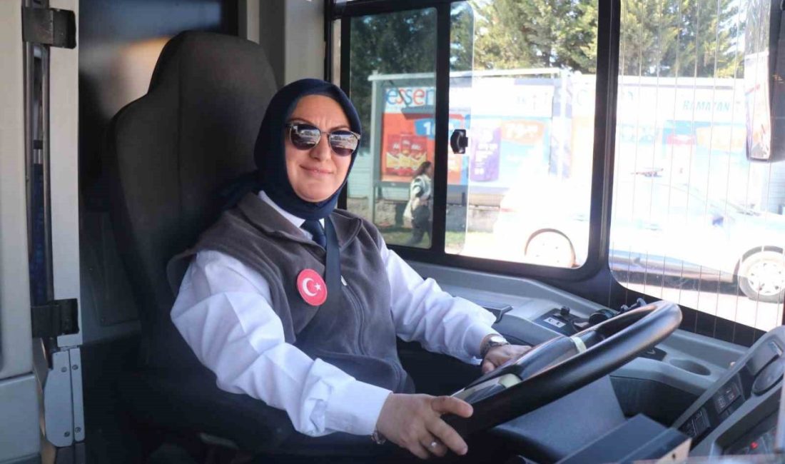 Sakarya’nın ilk kadın otobüs şoförü olan 41 yaşındaki kadın, ön