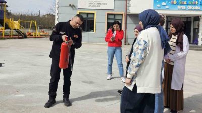 Kaynaşlı İtfaiye Müdürlüğü, muhtemel yangınlarda ilk müdahaleyi öğretmek için okullarda