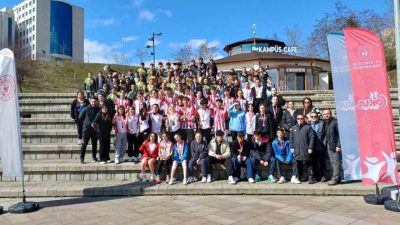 B, yıldızlar ve küçükler müsabakalarına 6 okuldan 83 sporcu katıldı.