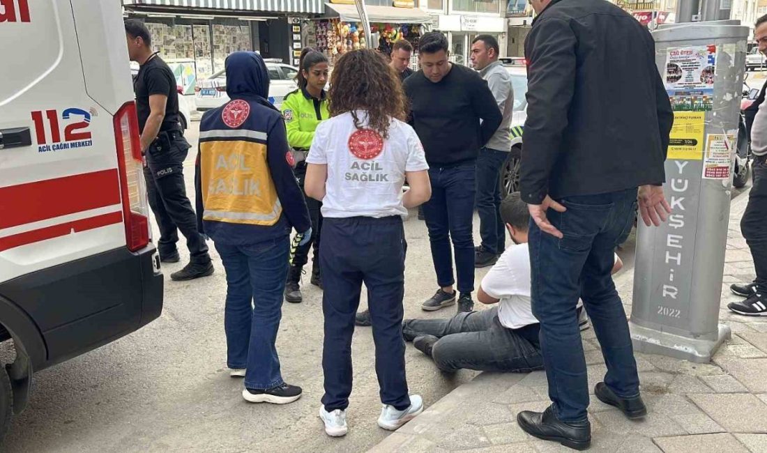 Kocaeli’nin Gebze ilçesinde otomobil ile çarpışan motokurye yaralandı. Kaza, Hacı