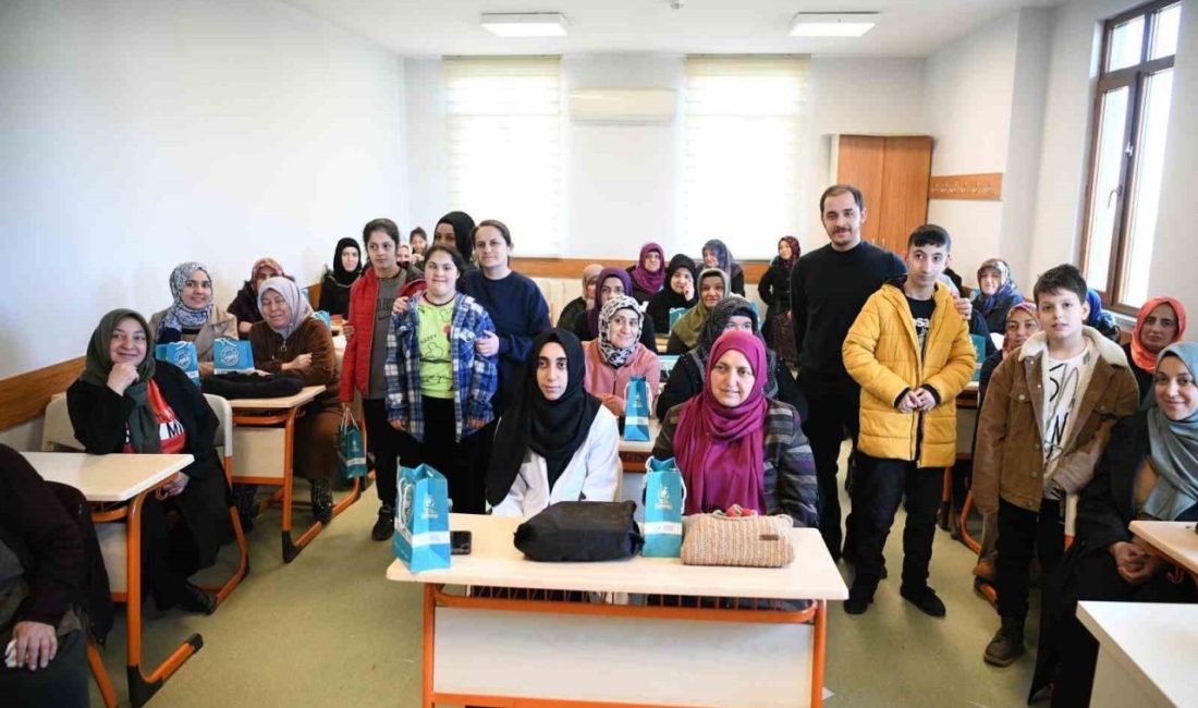 Özel bireylerden en özel 8 Mart hediyesi Çayırova’daki merkezde eğitim alan özel öğrenciler, elleriyle hazırladıkları takıları, 8
