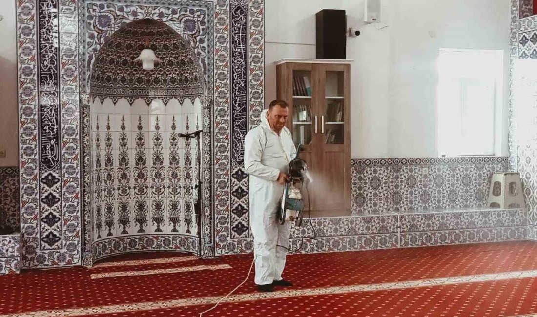Ramazan ayı boyunca camilerde hijyen çalışmaları devam ediyor Bilecik’in Osmaneli ilçesinde Sağlık İşleri Müdürlüğü tarafından Ramazan ayı münasebetiyle