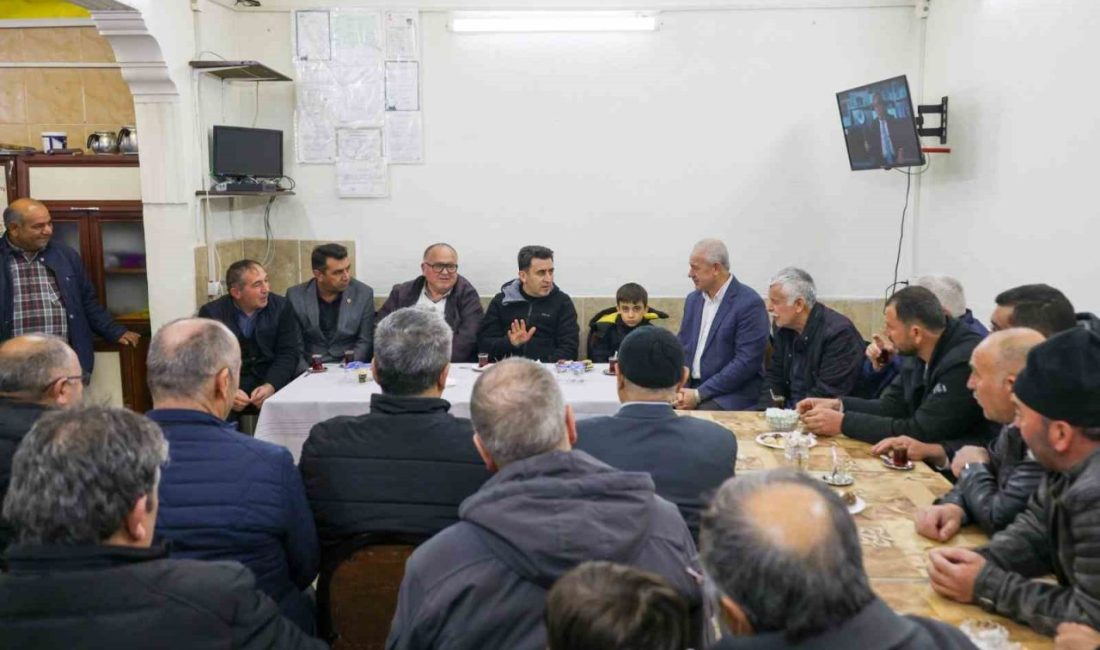 Bilecik Valisi Şefik Aygöl, teravih namazını Pelitözü Mahallesi’ndeki camide kıldı.