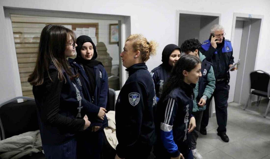 Sakarya’da çocuk zabıtalar sahaya indi: Tek tek kontrol edip uyardılar 15-21 Mart Tüketiciyi Koruma Haftası çerçevesinde Sakarya Büyükşehir Zabıta ekipleri
