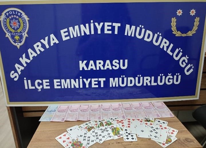 Sakarya’nın Karasu ve Adapazarı ilçelerinde kumar oynandığı tespit edilen iki