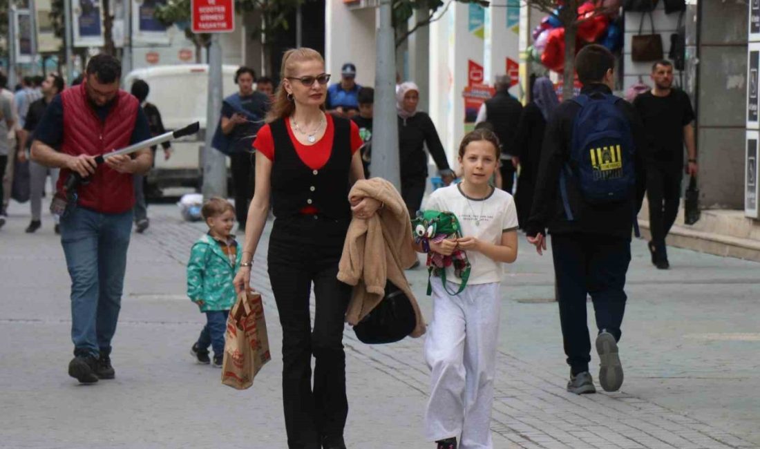 Sakarya’da Mart ayının ortasında yazdan kalma bir gün yaşanıyor. Hava