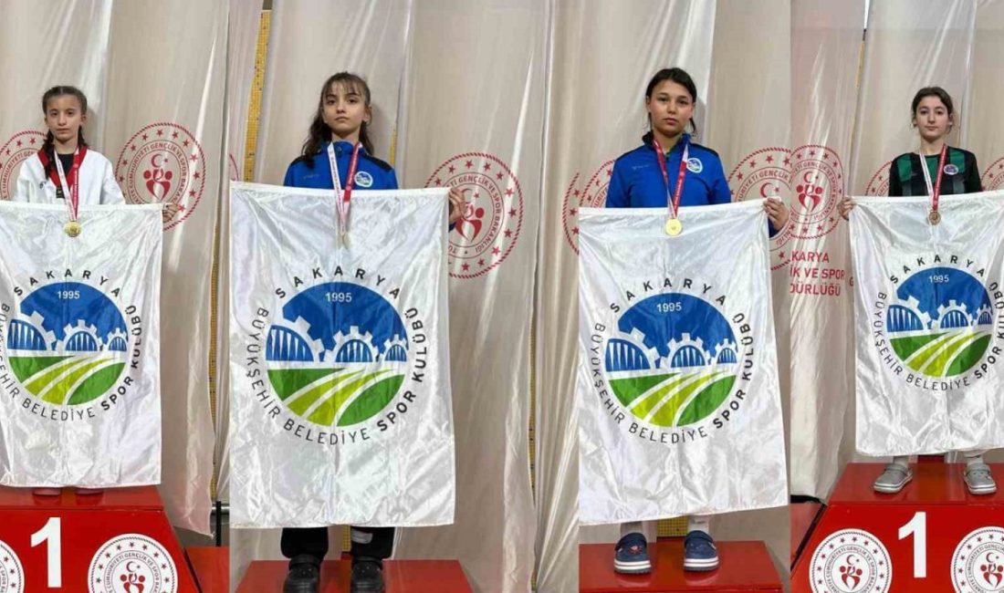 Sakaryalı sporcular Kütahya’daki turnuvaya damga vurdu Sakarya Büyükşehir Belediyesi tekvando sporcuları, Kütahya’da gerçekleştirilen Yıldızlar Türkiye Grup