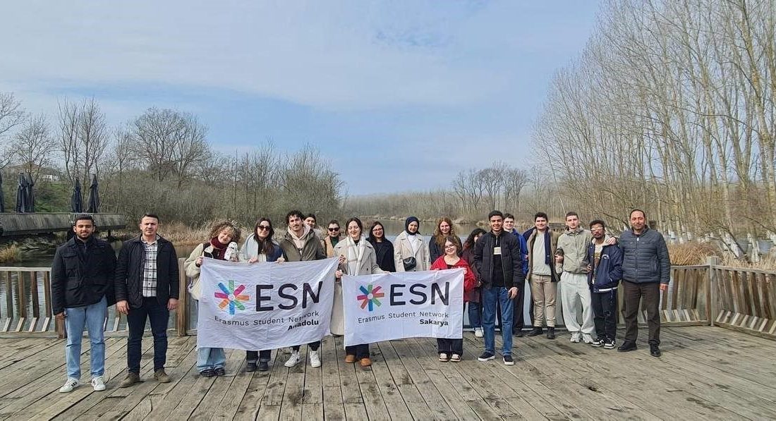 Sakarya’nın doğal güzelliklerini keşfettiler Sakarya Büyükşehir Belediyesi tarafından düzenlenen tanıtım gezilerinde SAÜ Erasmus Öğrenci