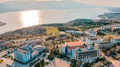 Sakarya Üniversitesi Devlet Konservatuvarı Ses Eğitimi Bölümü öğretim üyesi Prof.