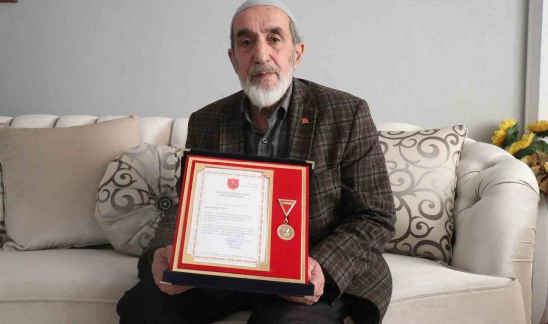 Sakarya’nın Arifiye ilçesinde yaşayan 88 yaşındaki Mehmet Ali Yeni, Van’da