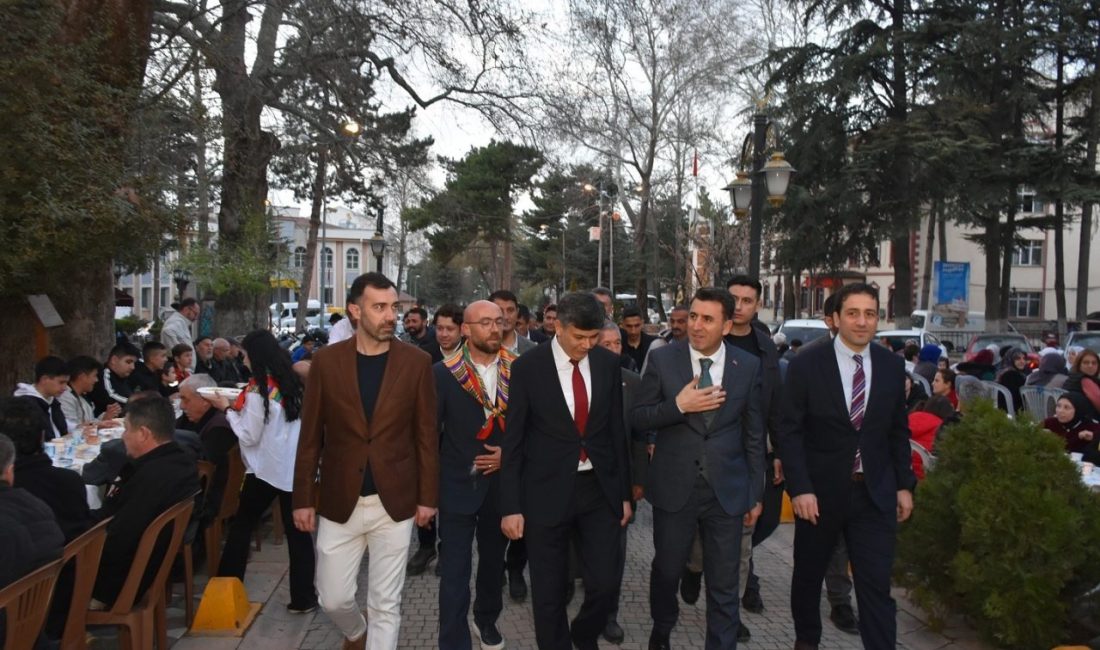 Bilecik’in Söğüt ilçesinde, çarşı esnaflarının her yıl düzenlediği geleneksel iftar