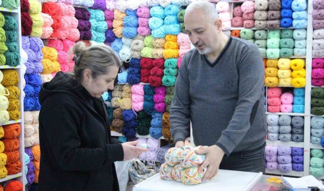 Bolu’da tarihi Yukarı Çarşı’da 54 yıldır yün ve tuhafiye satışı