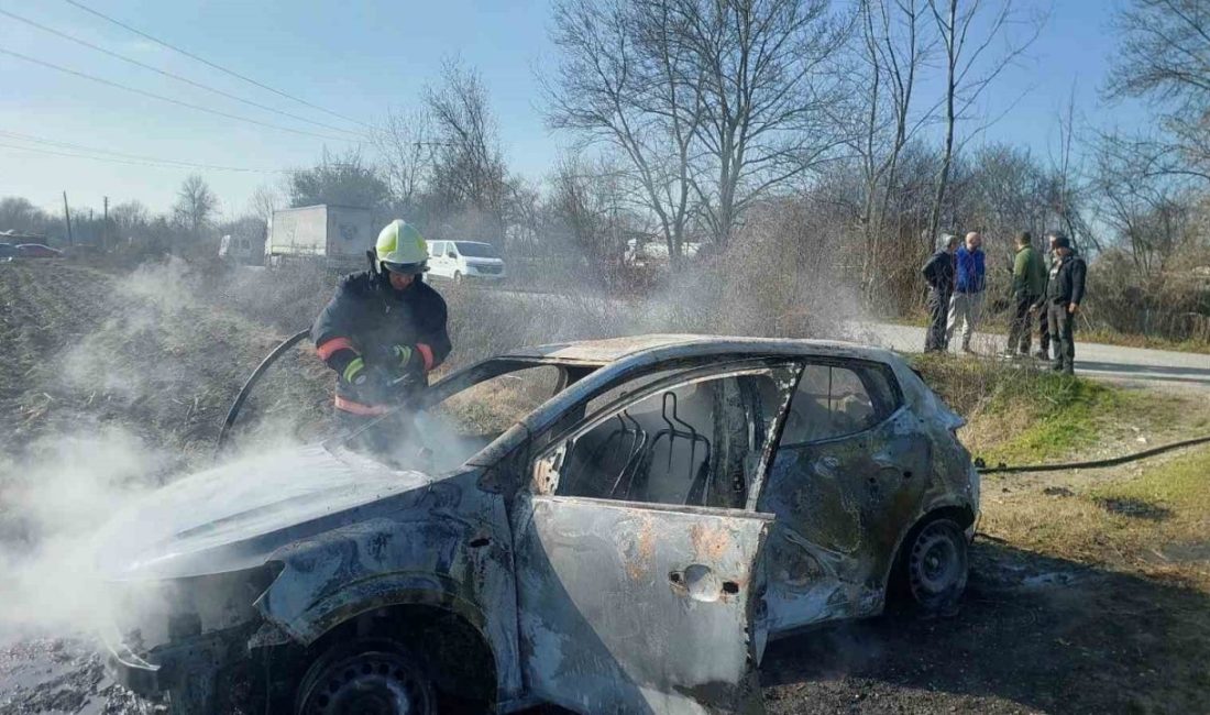 Sakarya’nın Erenler ilçesinde tarlaya çektiği otomobilin içerisinde kendini yakmaya çalışan