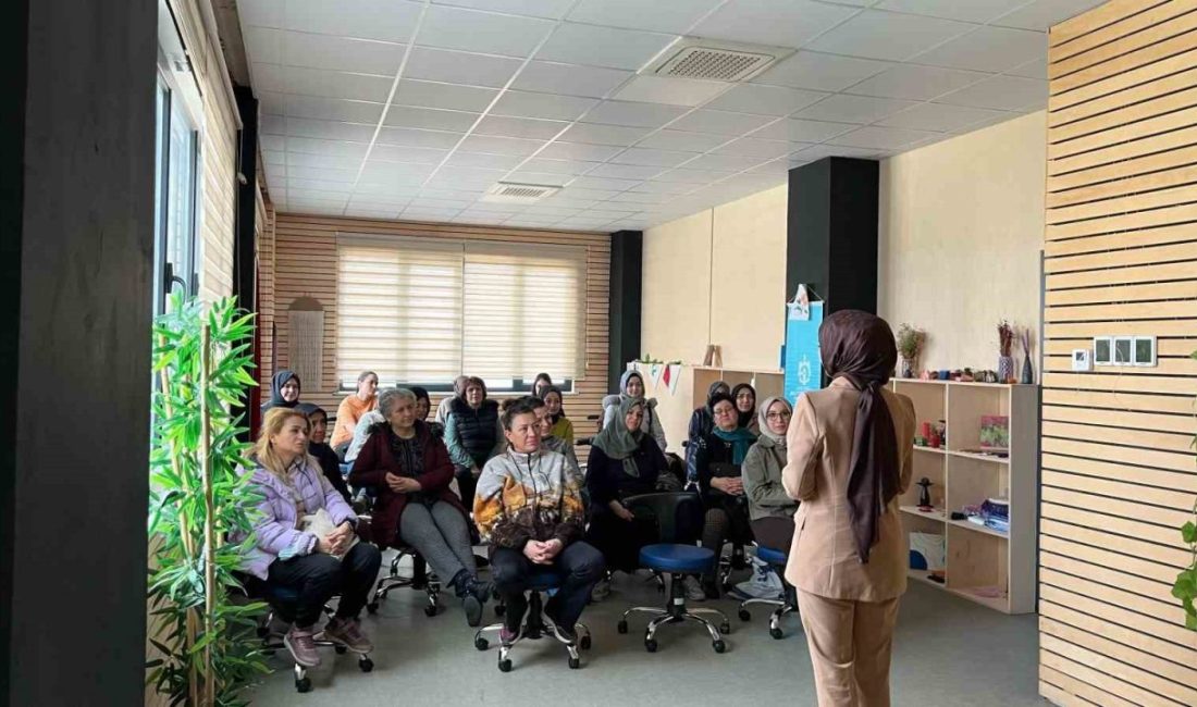 Telefonla fazla vakit geçirmek eşler arasındaki iletişimi bozuyor Kocaeli’de uzman psikolog, telefonla fazla vakit geçirmenin çiftler arasındaki olumsuz