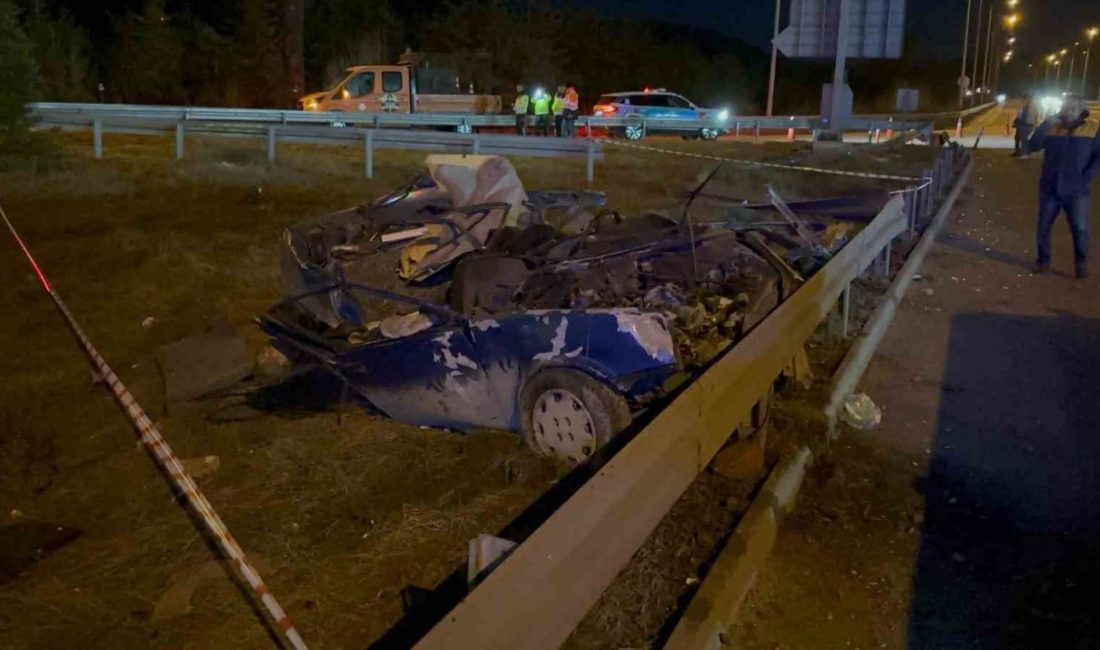 TEM’de Tofaş kağıt gibi ezildi: 2 ölü, 1 yaralı TEM Otoyolu’nun Bolu geçişinde dinlenme tesisinin girişindeki bariyerlere çarpan Tofaş